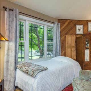 My Roundette has a single bed - The Cove at Fairview Vacation Rentals - Asheville NC