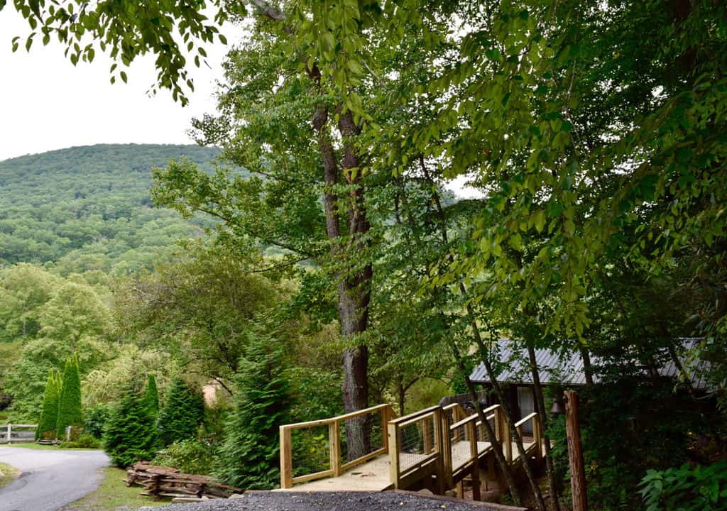 blog-garden-cabin-bridge-at-the-cove