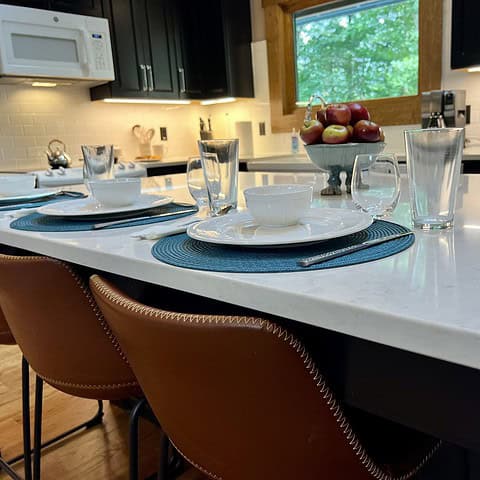 Dine in style! - The Cove at Fairview - Vacation Rentals - Asheville, NC