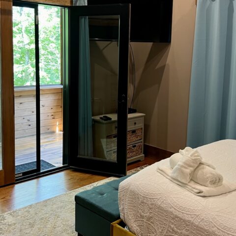 All bedrooms have a private entrance to the screened in porch - The Cove at Fairview - Vacation Rentals - Asheville, NC