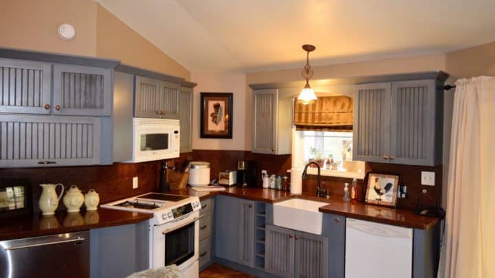 My Roundette has a fully equipped kitchen - The Cove at Fairview - Vacation Rentals - Asheville, NC